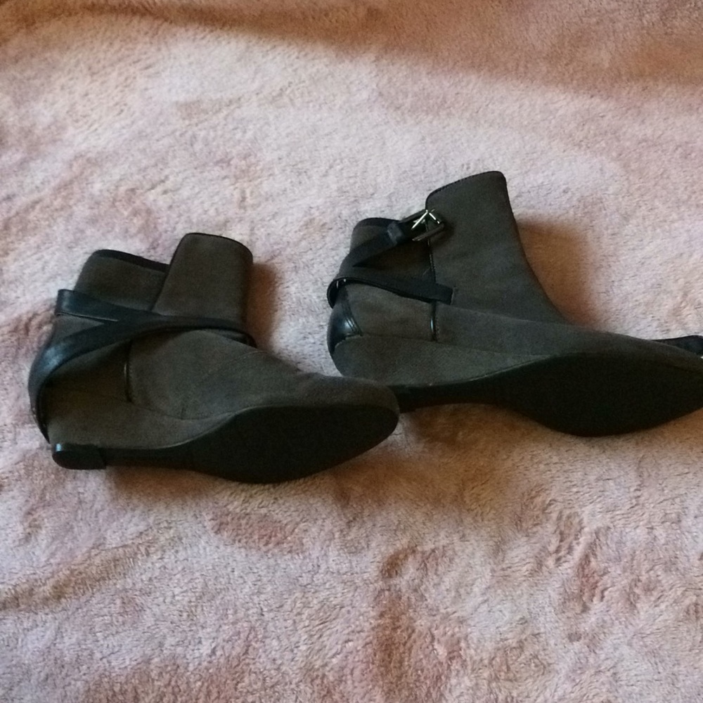 Brown/black booties